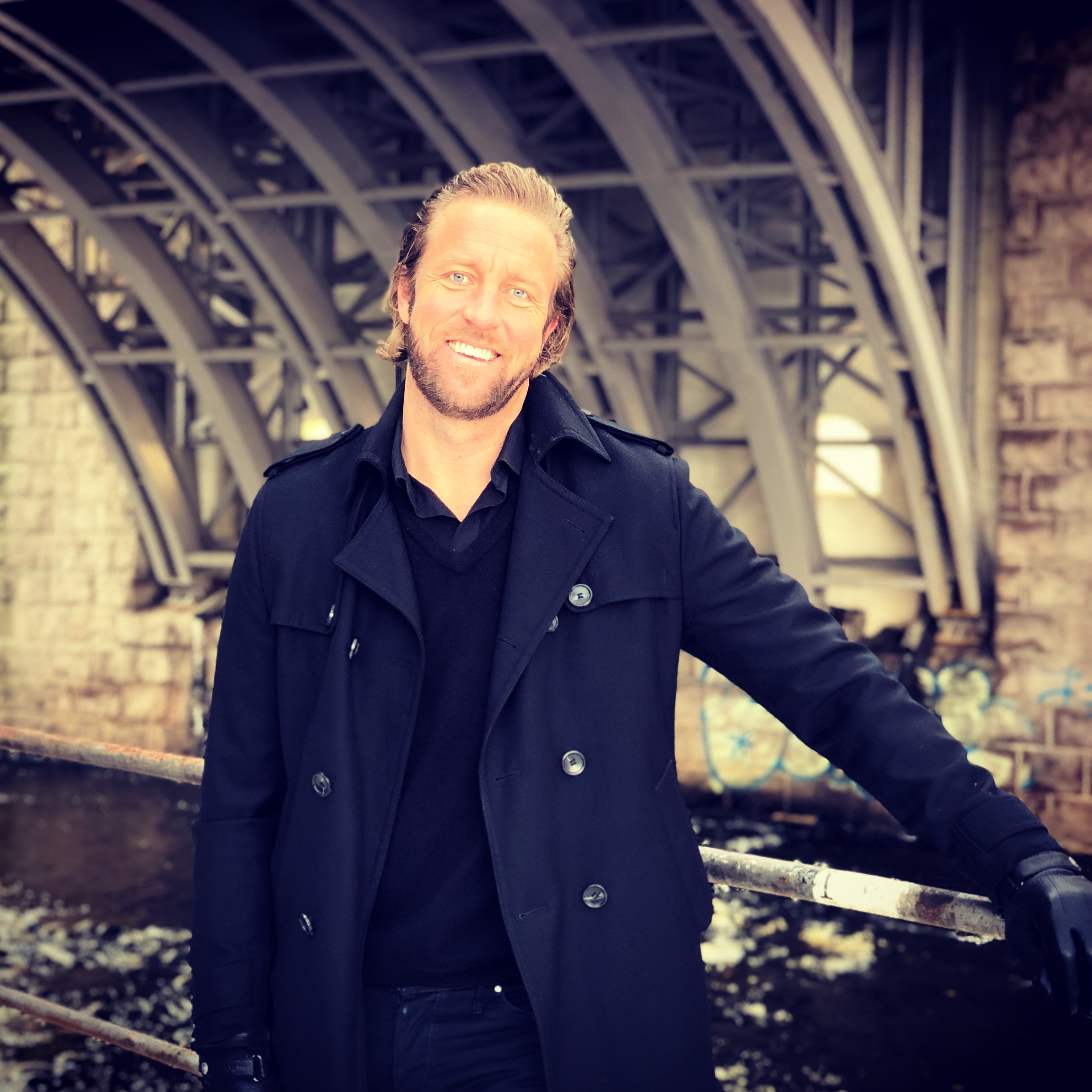 Smil_under_bro_Akerselven